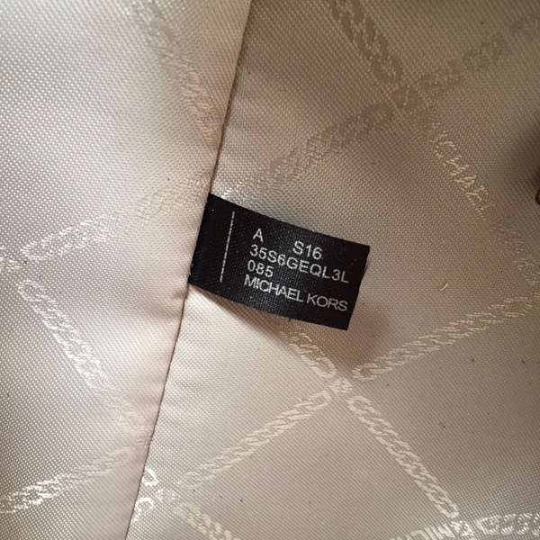 マイケルコースバッグ着用イメージ